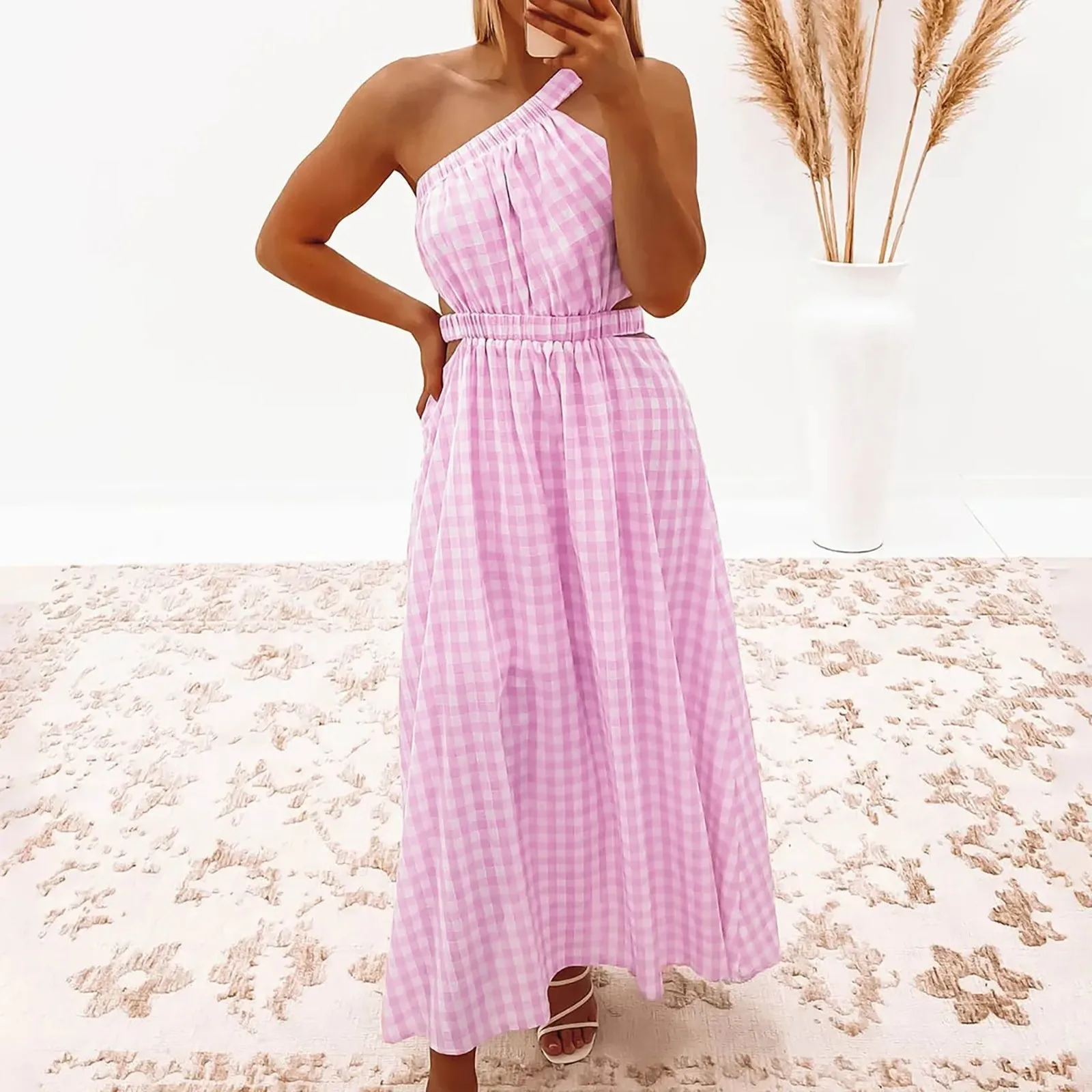 

Женское летнее платье-макси на одно плечо, с оборками на подоле