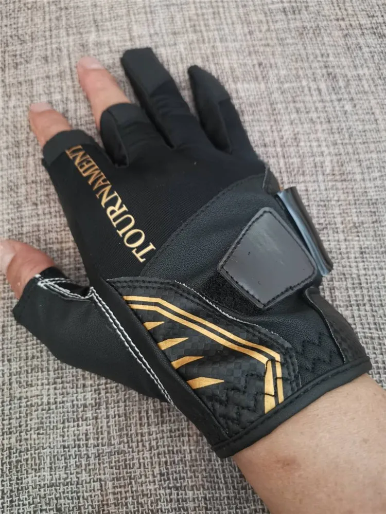 Daiwa Anti Slip Leather Fishing Gloves Three Finger Cut UV Protection Kayaking Gloves Outdoor Sports Camping Hiking Fishing Wear