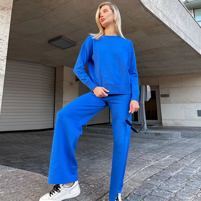 

Женский трикотажный Костюм-двойка из Свитера и брюк