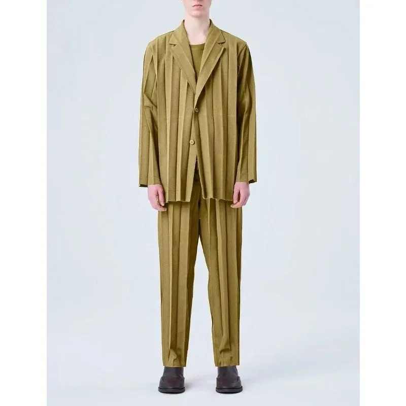 Фото Miyake плиссированный мужской новый повседневный костюм с лацканами и длинными рукавами, куртка, пальто, эластичный эластичный пояс, прямые брюки без морщин №2