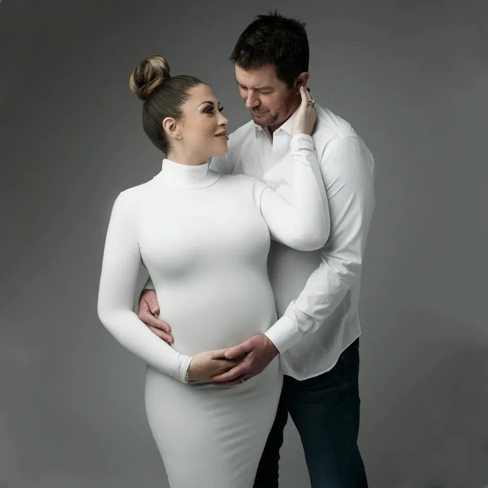 Обтягивающее платье для беременных с высокой горловиной и длинным рукавом