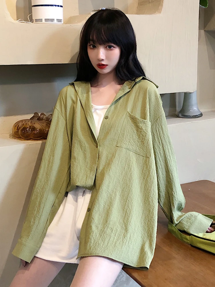 

Long sleeved blouse with comfortble csul top outside nd inside solid button spring nd utumn