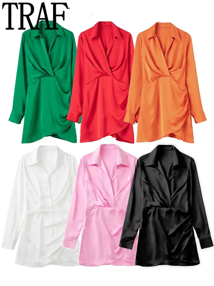 

Платье-мини атласное с запахом и длинным рукавом, черно-белое