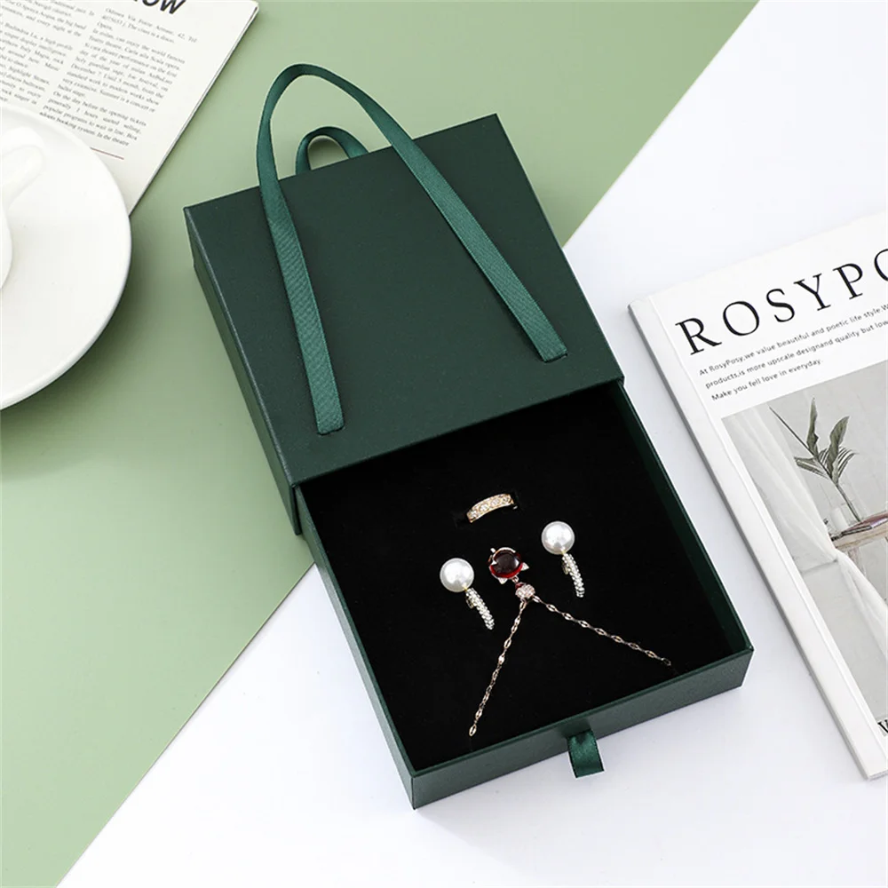 

Шкатулка для украшений из бумаги