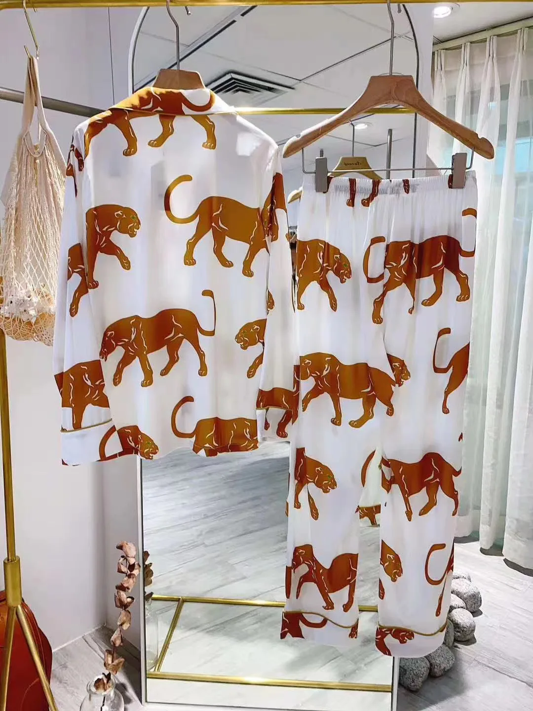 Пижамный комплект женский с леопардовым принтом Роскошная атласная одежда для