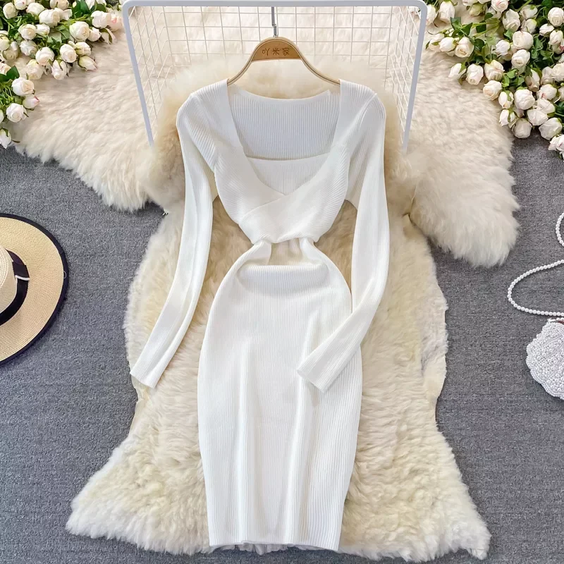 

Женское трикотажное платье-футляр с длинным рукавом