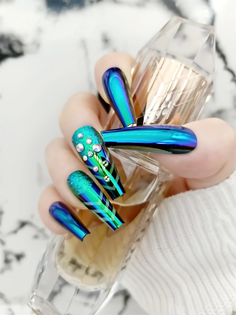 Press On Nails With Rhinestone Decoration Designed Celebration New Year Nail Stickers For Party Winter 24pcs