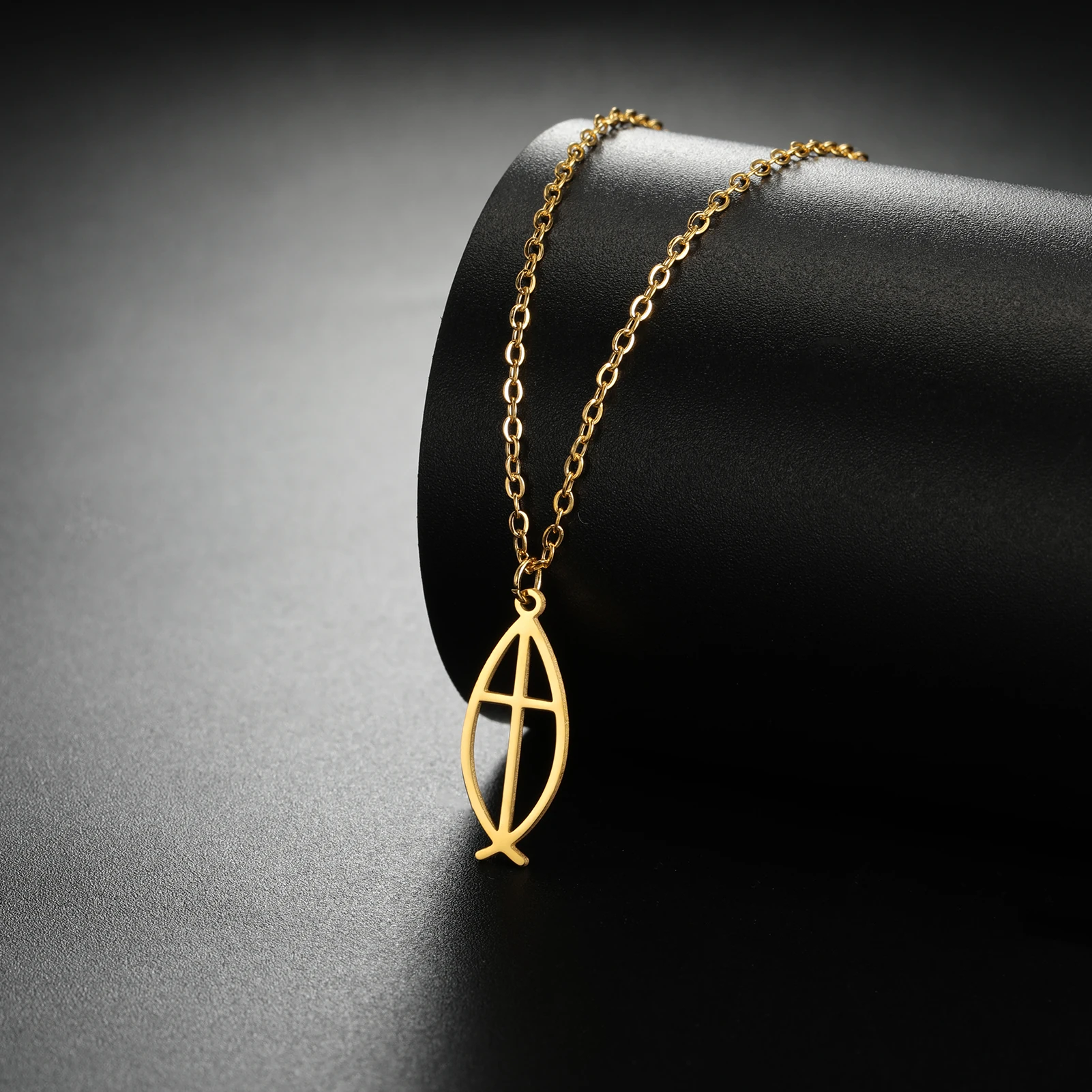 Unift Ожерелье женское из нержавеющей стали с крестом Иисуса и рыбками Крест в