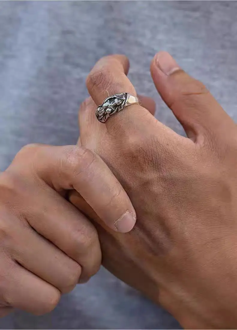 Женское кольцо из серебра 925 пробы с изображением персонажа