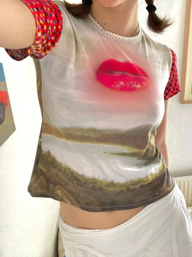 

2022 Summer Cute Crop Top Vintage Mouth Print T Shirt Graphic Retro Women Summer Y2k Clothes Harajuku Slim-fit Tee Sexy T-shirt
