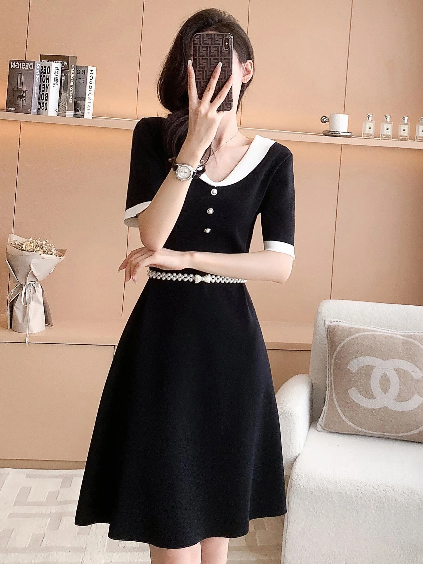 

High end fashion Little black dress, new French V-neck waist style dress 93236 in summer 2023