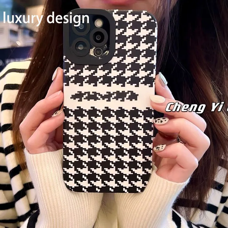 

2022 Luxury brand Design big name embroidery phone case for iphone 13 7 8 Plus X 12 XR MAX 11 Pro SE 2 XS Cover couple gift