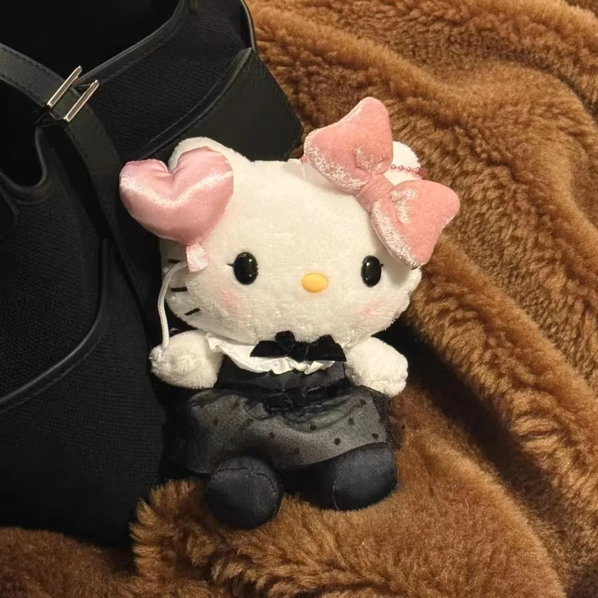 Плюшевый брелок Hello Kitty натуральное черное платье Miniso серия KT Cat плюшевые