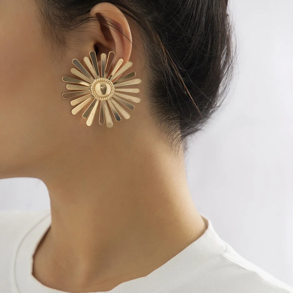 

2023 Niche Simple Golden Sunflower Earrings Temperament Earrings For Women Fashion Earring Daily Birthday Party Jewelry Gifts