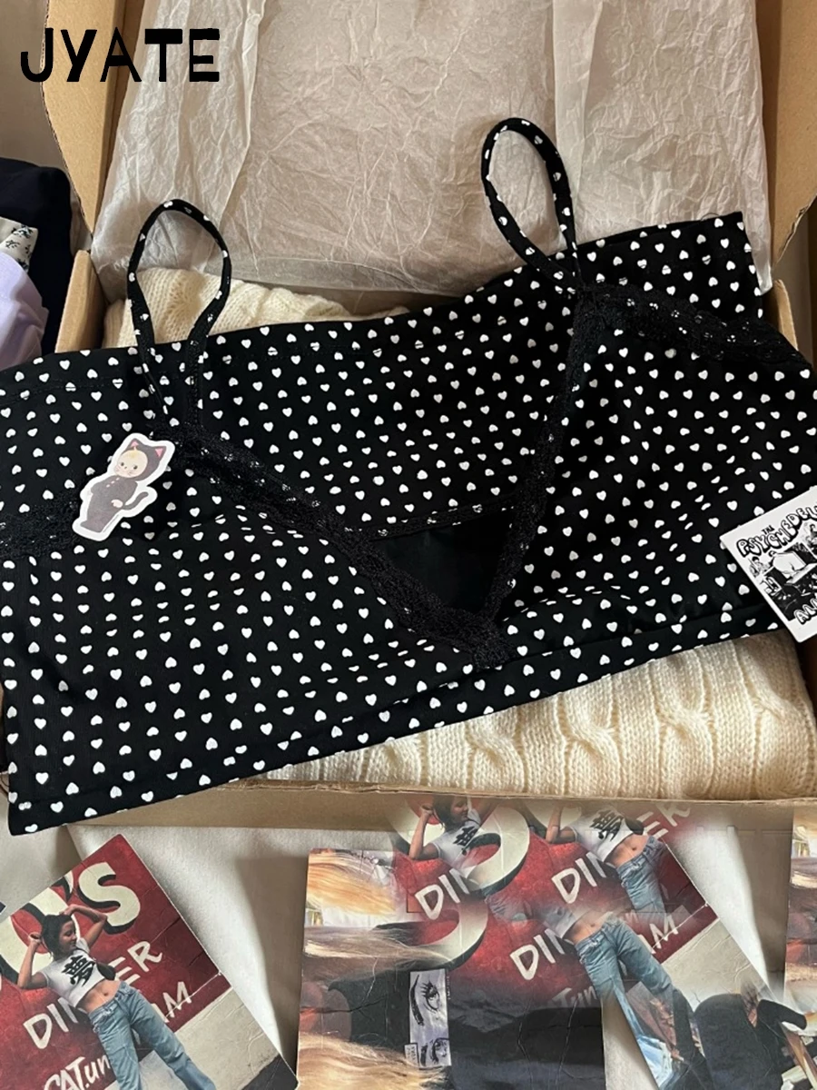 Женская хлопковая майка с кружевной отделкой и V-образным вырезом