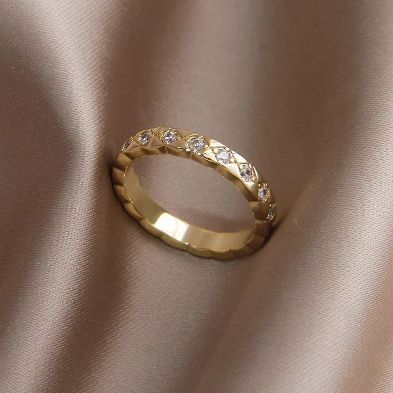 Классические геометрические нерегулируемые кольца с кристаллами для женщин