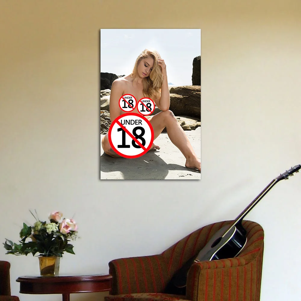 Плакат на пляже с изображением сексуальной девушки блонд красота без одежды