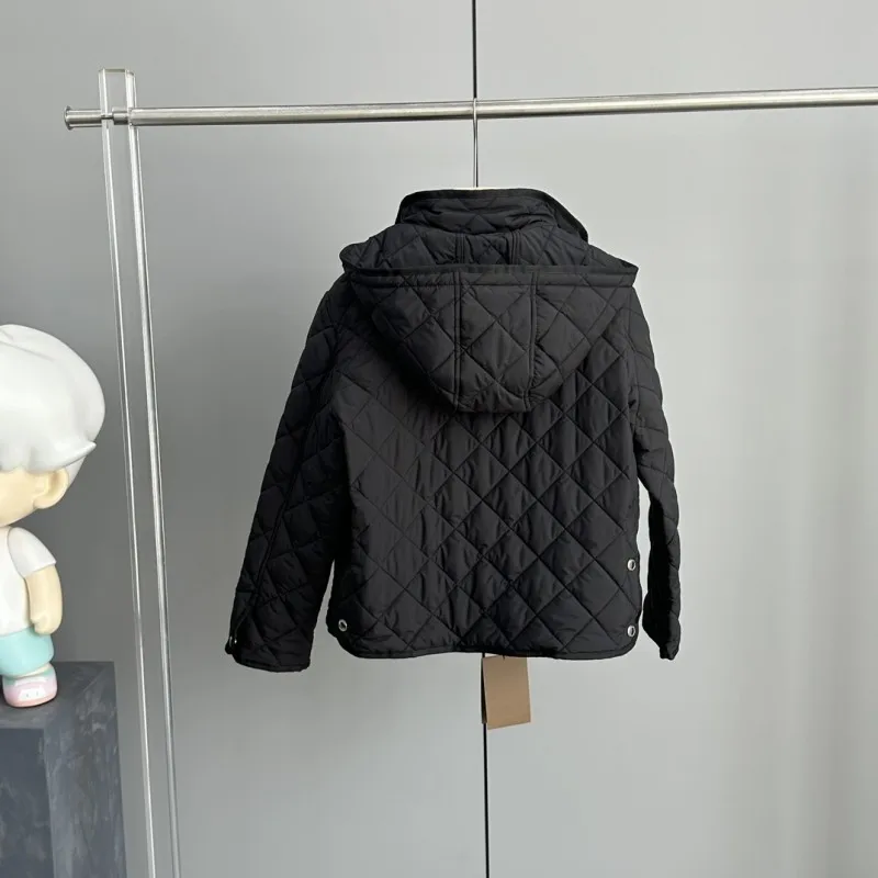 Рисунок 5 - Женская однотонная куртка на хлопковом наполнителе