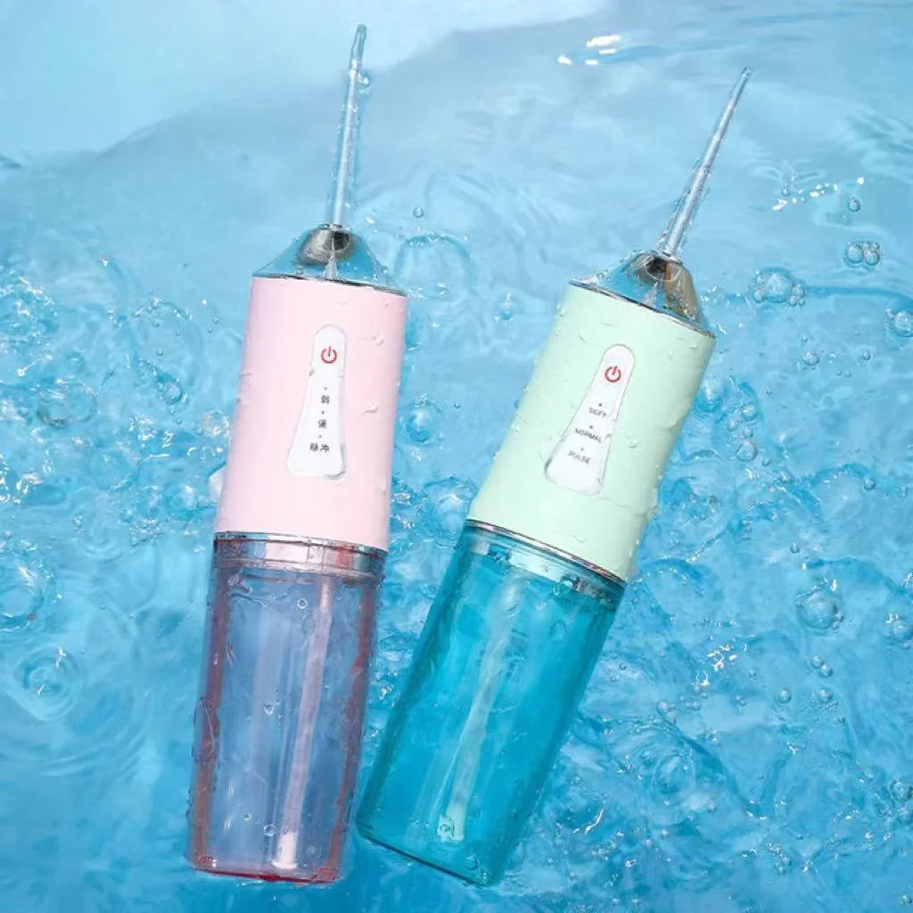 Ирригатор для полости рта с аккумулятором 4 наконечника 220 мл 3 режима IPX7