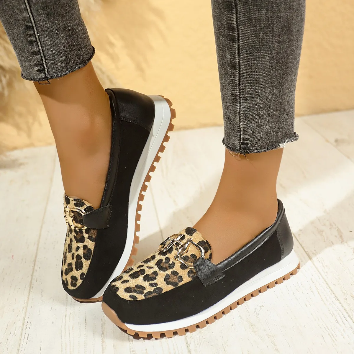 Женские кроссовки новинка 2024 низкие туфли с круглым носком на толстой подошве