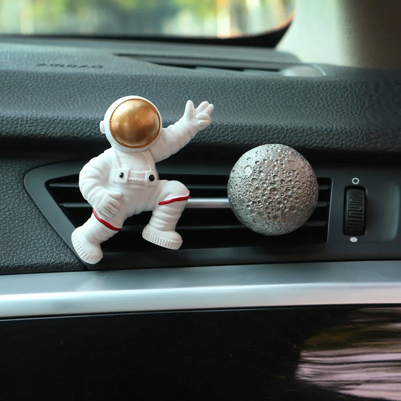 

Car aromatherapy personality three-dimensional astronaut car interior air conditioning outlet creative decorative ornaments