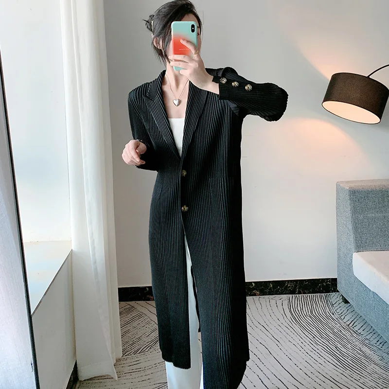 

2022 autumn and winter new long coat fashion pleated loose all-match over-the-knee trench coat suit pleated coat women