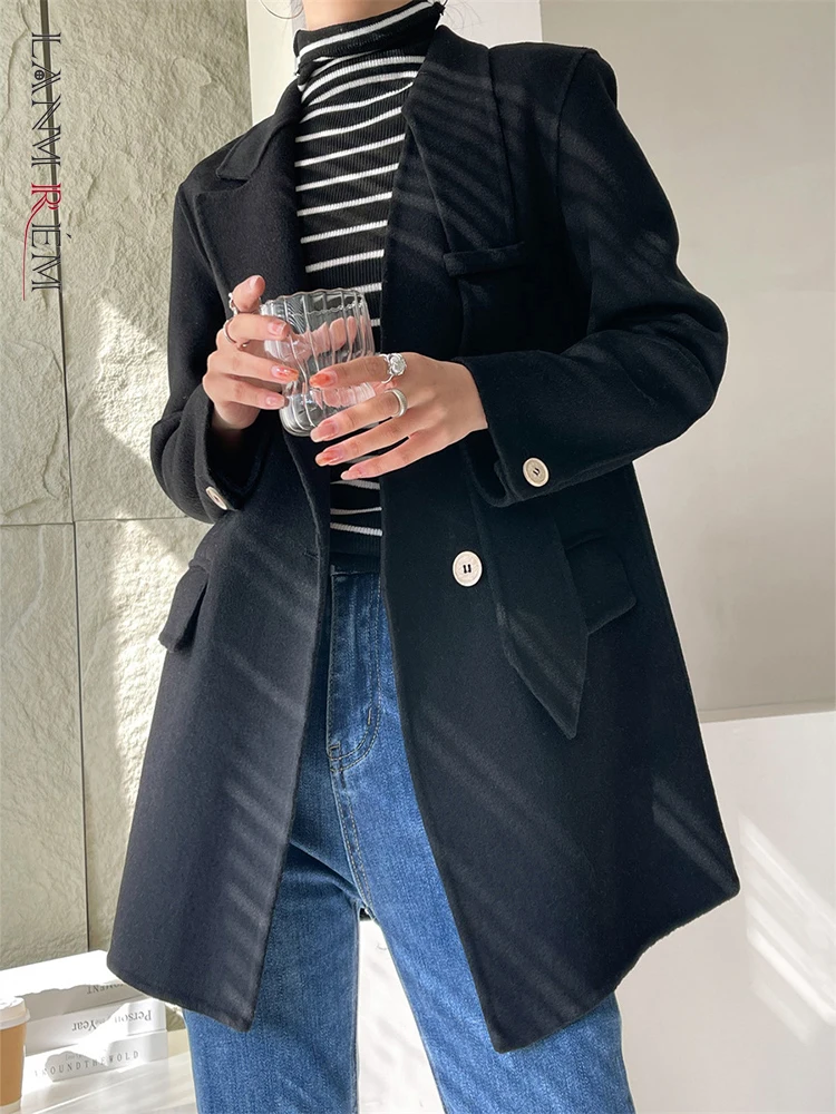 

[LANMREM] Back Button Design Wool Coat For Women Solid Notched Long Sleeve Elegant Female Jackets 2023 Autumn New Clothing 26D47