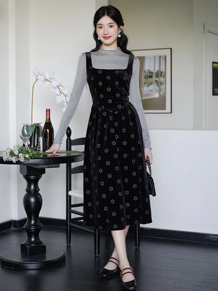 Черное бархатное платье на подтяжках с французским вырезом в стиле ретро вязаная