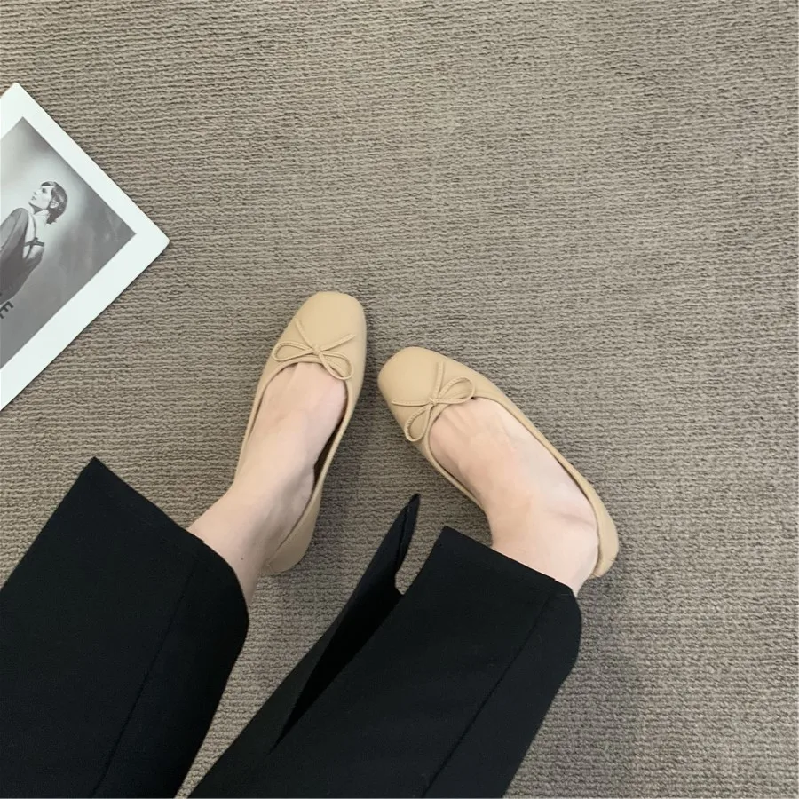 2022 New Gentle Soft Bottom Leather Shoes French Flat Low-Cut Shoes Female Summer Section Black Grandma Gommino