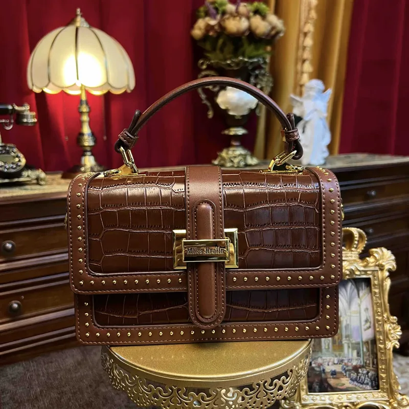 

Small Design Rivet Peninsula Iron Box Handbag 100% Leather Women's Bag 2023 New Premium Luxury Wallet One Shoulder Satchels Sac