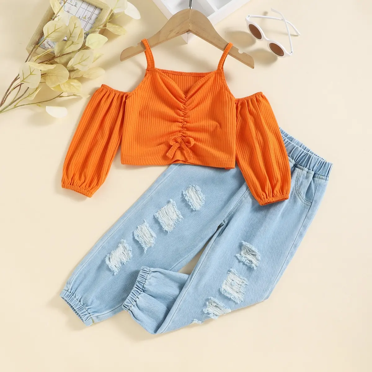 

Wholesale Summer Children's Little Girls Suits Off Shoulder Tops & Ripped Jeans Fashion New Comfortable Fabrics