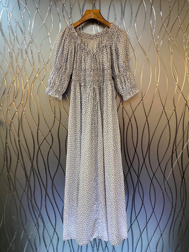 

Женское платье с коротким рукавом, V-образным вырезом и цветочным принтом