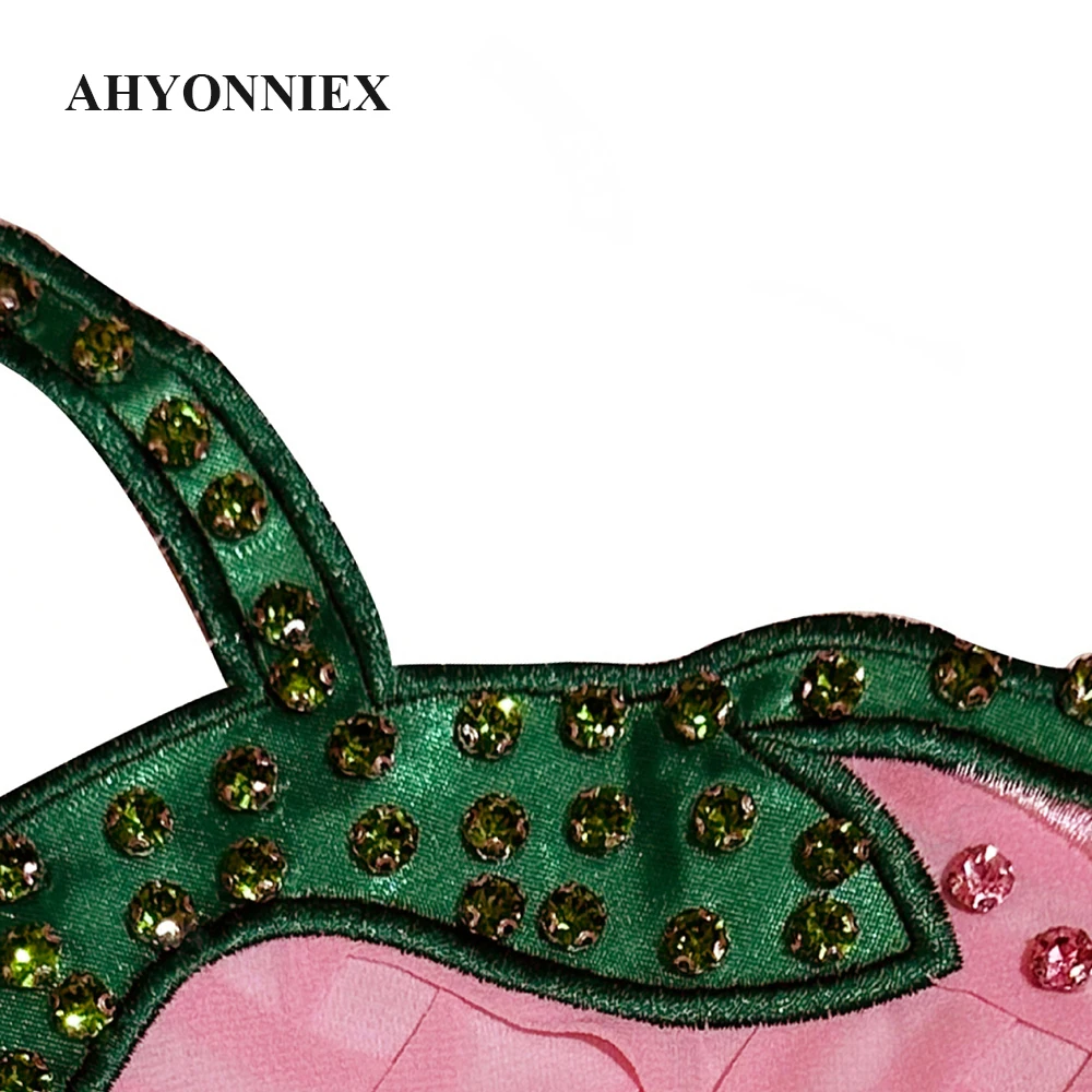 Украшение для одежды украшенное бусинами в виде клубники 21 см X 26