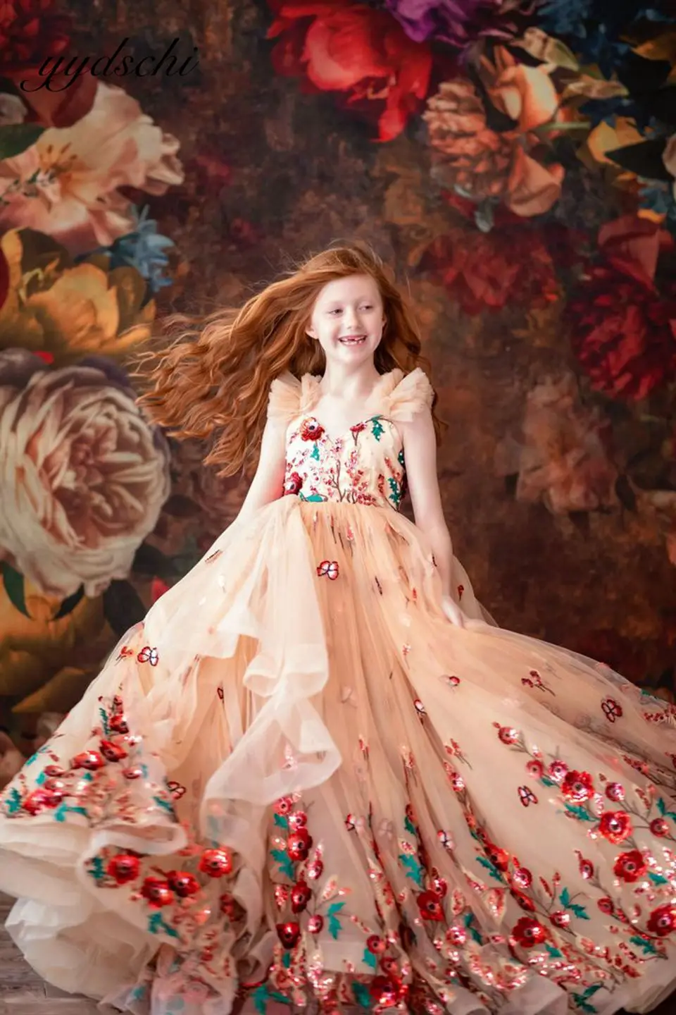 

Luxurious Flower Girl Dresses For Wedding V-Neck Tulle Appliques Puffy Girls Pageant Gowns Little Princess Kids Birthday Dresses