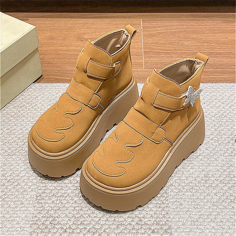 Женские теплые ботинки с кристаллами и бабочками на плоской подошве замшевая