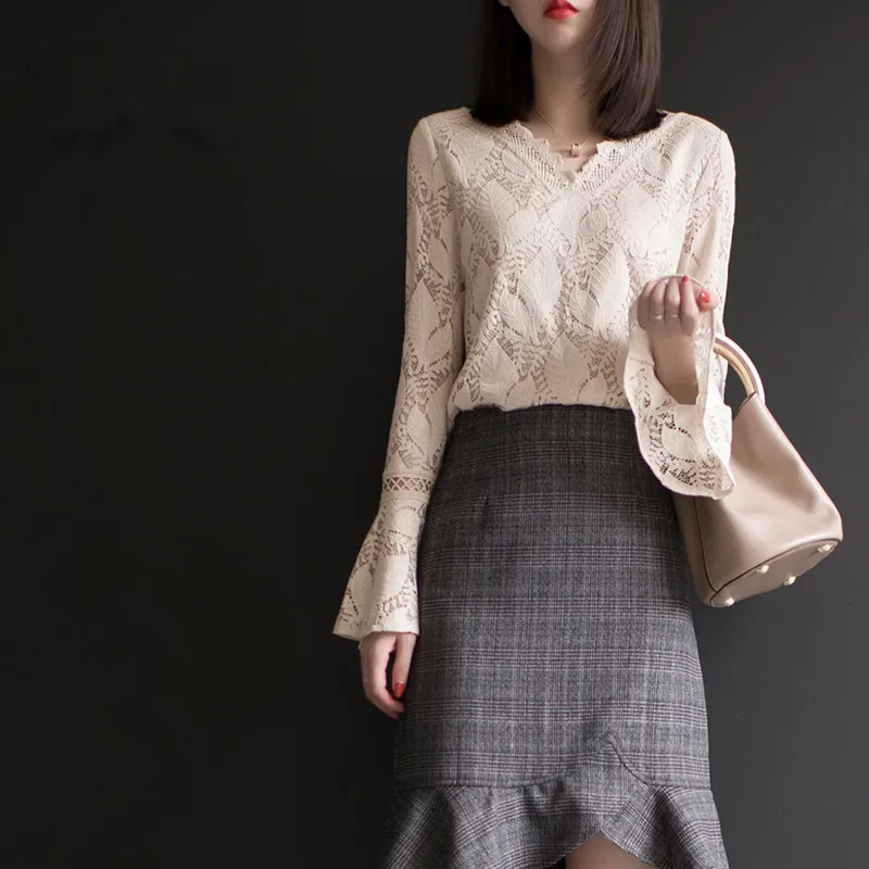 

Женская винтажная блузка с кружевом, однотонная Повседневная ажурная блузка с V-образным вырезом и расклешенными рукавами, весна-лето 2023