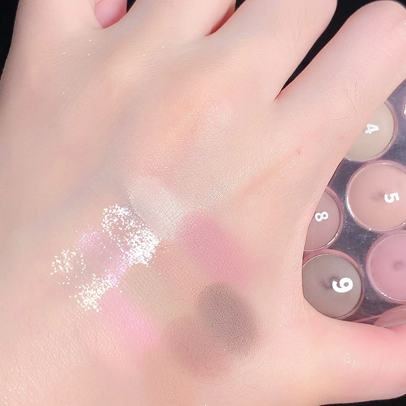 12-цветная палитра теней для век Love Heart натуральный прохладный тон матовая палетка