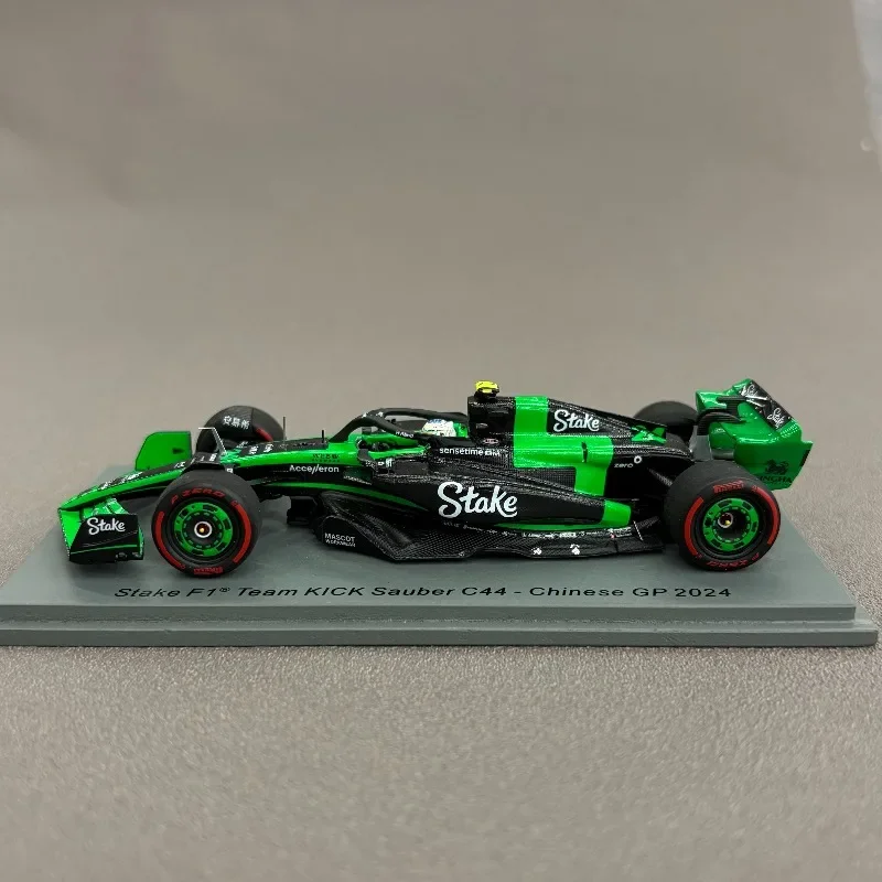 Фото Коллекционная модель болида F1 Spark2024 Shanghai Station Sobo C44 в масштабе 1:43 №1