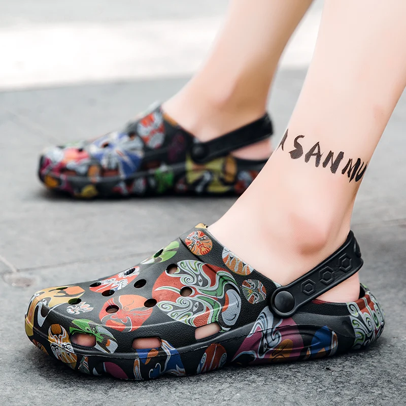 

WEH Men Garden Clog With Facial Mask Print Summer Outdoor Beach Slippers Shoes Sandal Beach Clog Men Flipflop Sandal Big Size 47