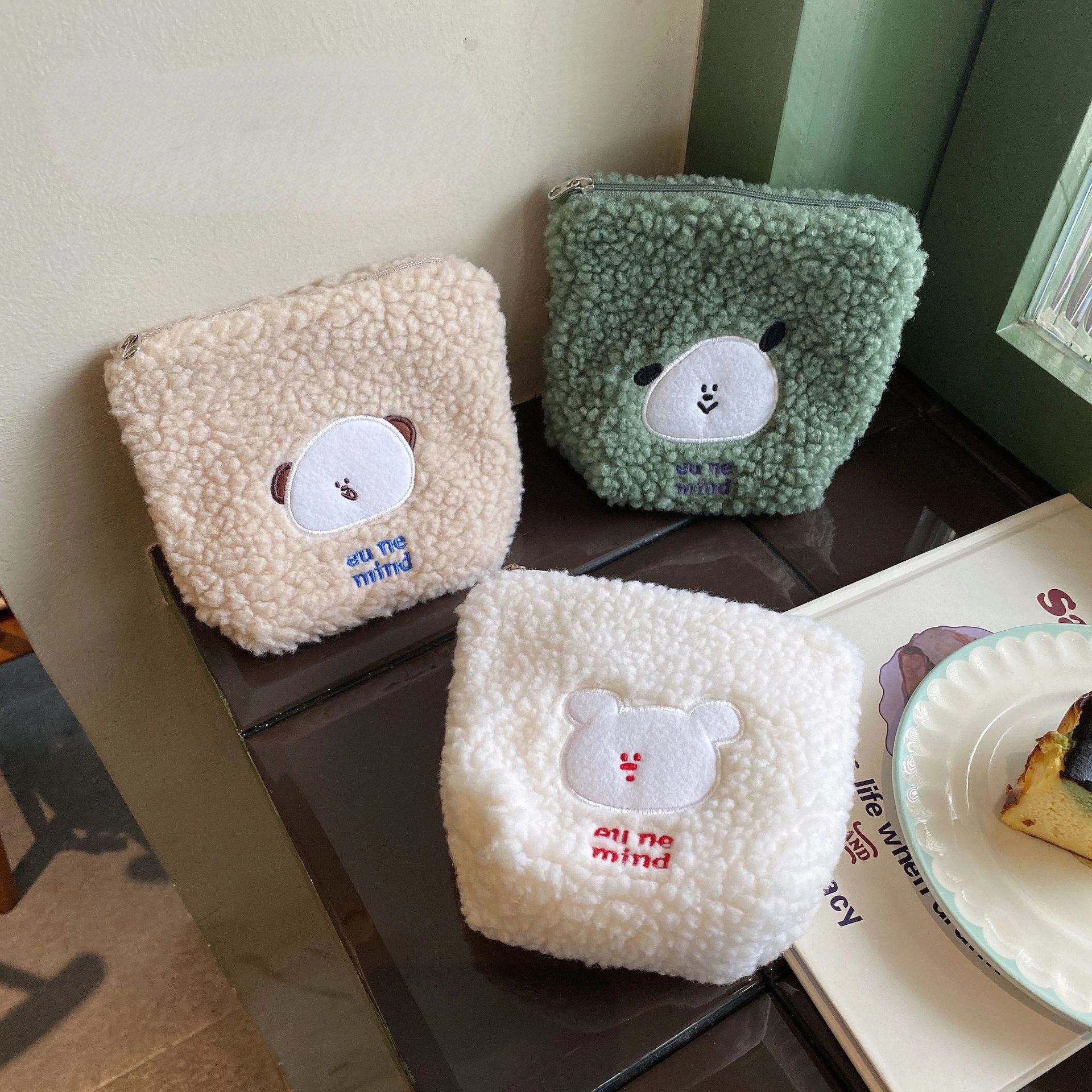 

Мягкий плюшевый женский кошелек для мелочи с мультяшным рисунком, милый Овальный мини-кошелек для мелочи на молнии для детей и девочек, коше...