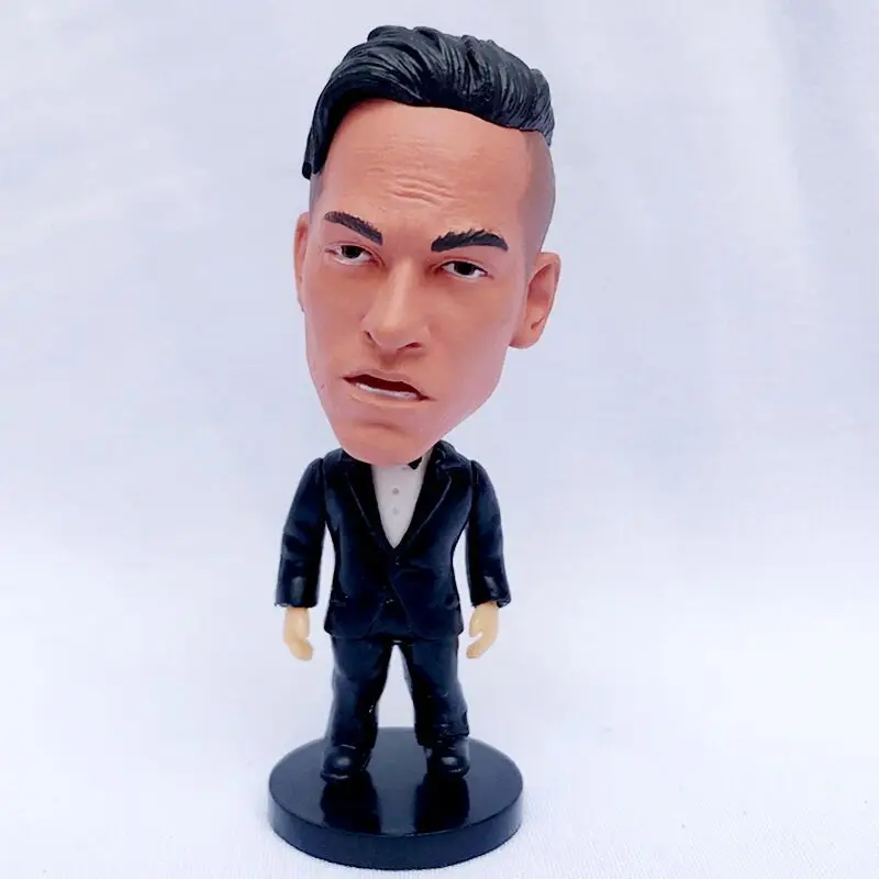 Кукла футболиста в черном костюме Cool Soccer Star Business Wear Figures размером 6,5 см для детей и поклонников футбола в качестве сувенира или декора для дома.