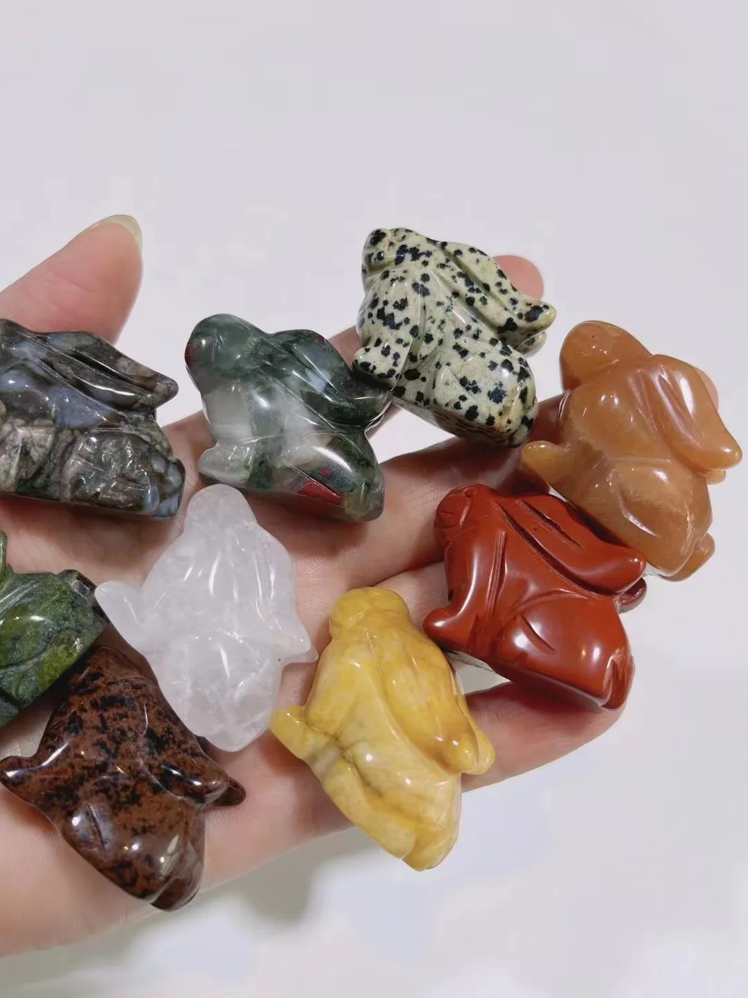 

Natural crystal carved bunnies for manual healing