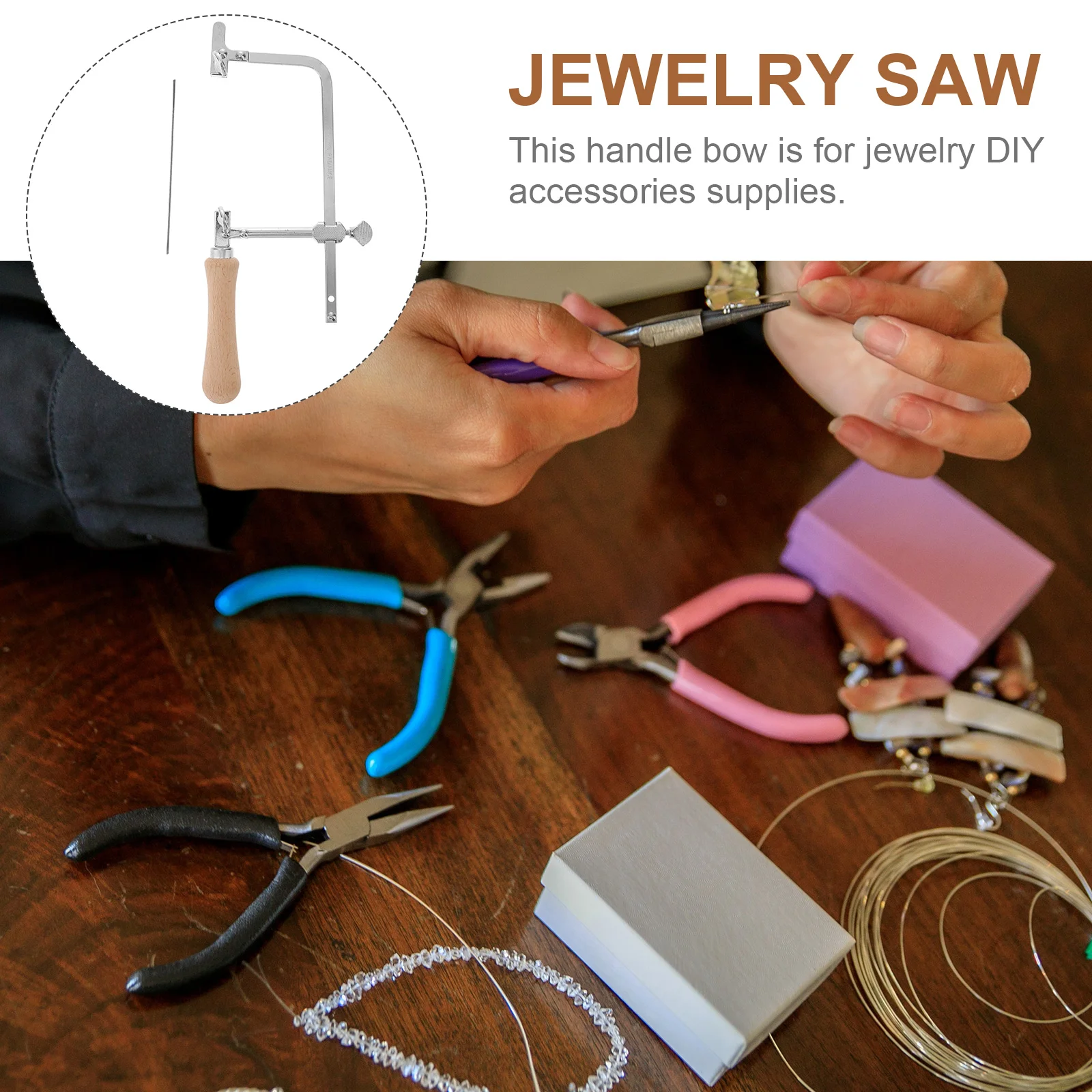 Металлическая ножовка с деревянной ручкой