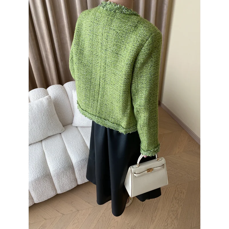 Рисунок 5 - Офисное короткое пальто бело-зеленое