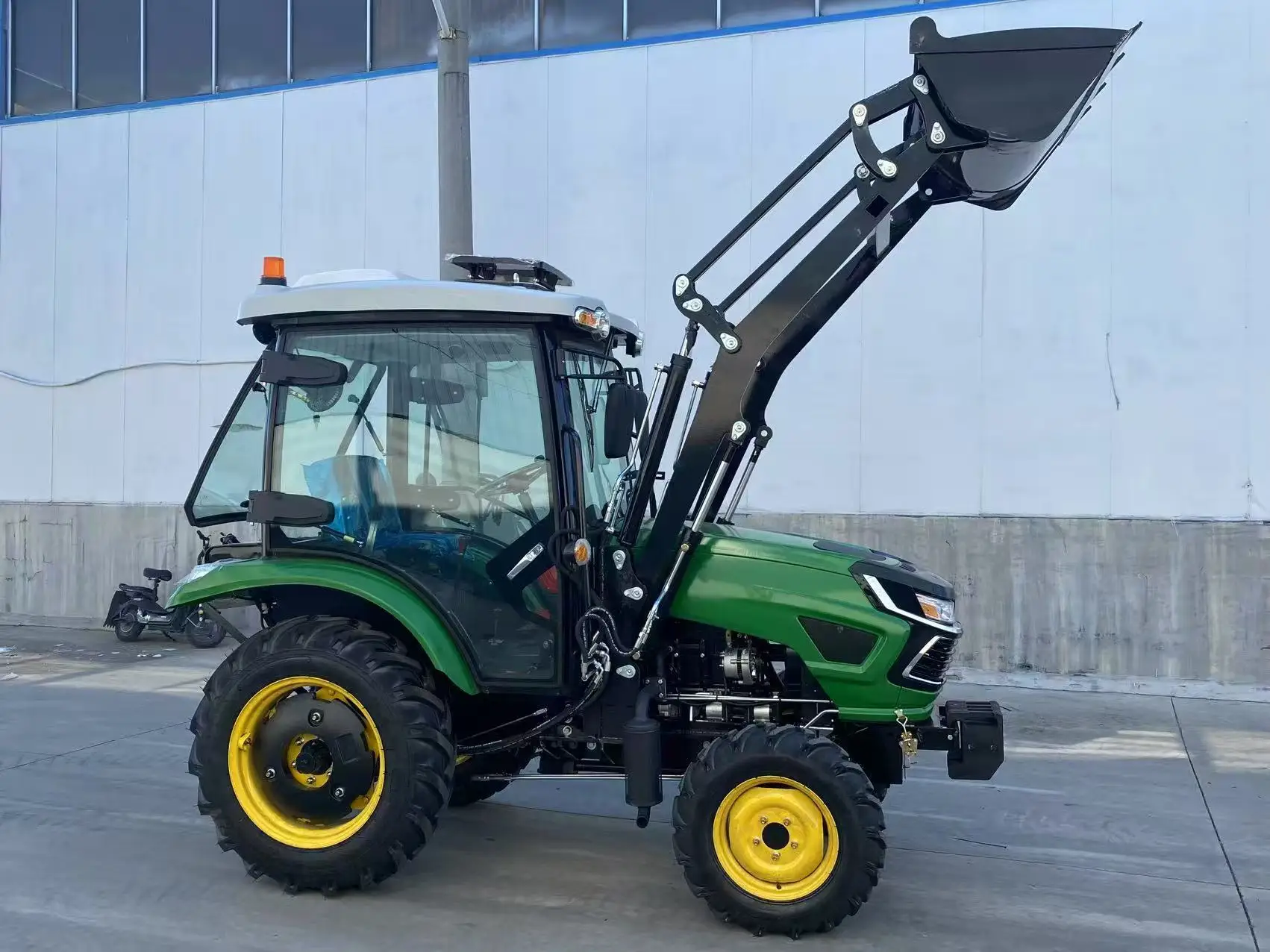 Фото Сельскохозяйственные 4wd Тракторы Мини 4x4 80 л.с. 90 л.с. Компактный трактор Сельскохозяйственный трактор Сельскохозяйственный мини-трактор с фронтальным погрузчиком №5