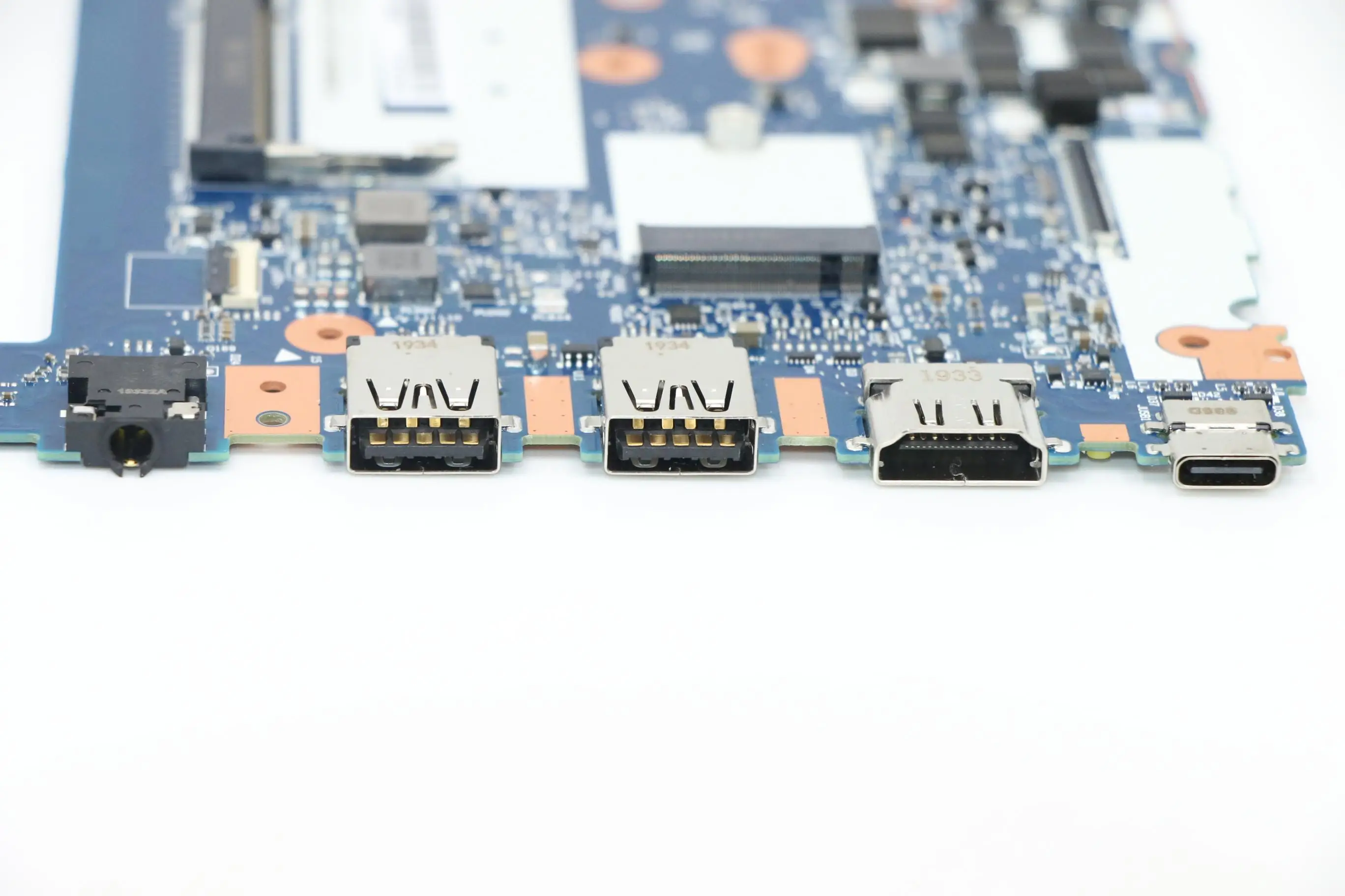 Рисунок 5 - SN NM-C061 FRU PN 02DM025 CPU AMDR33200U