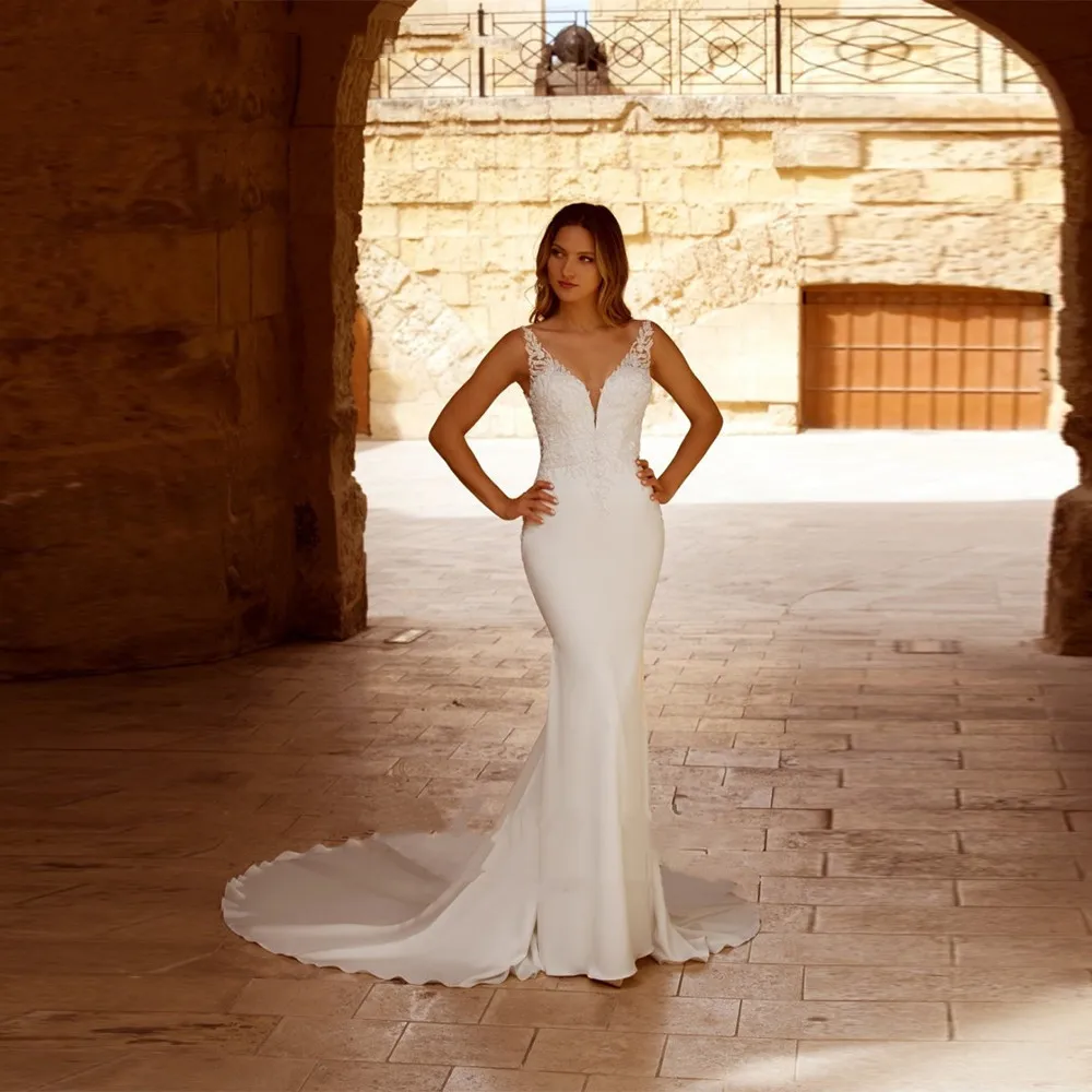 

Sexy Satin Mermaid Wedding Dress Elegant V-Neck Sleeveless Lace Appliques With Beading Open Back Bridal Gown