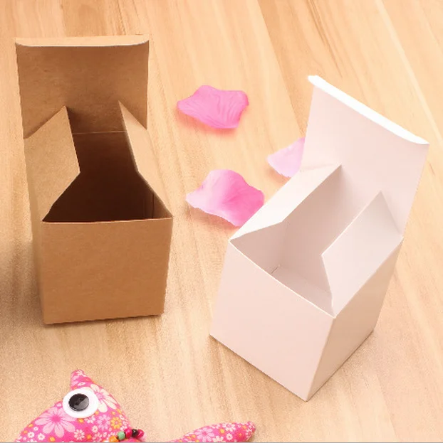 

100pcs European Style Square Style Kraft Paper Brown / White Wedding Favors Candy Boxes Chocolate Gift Boxes