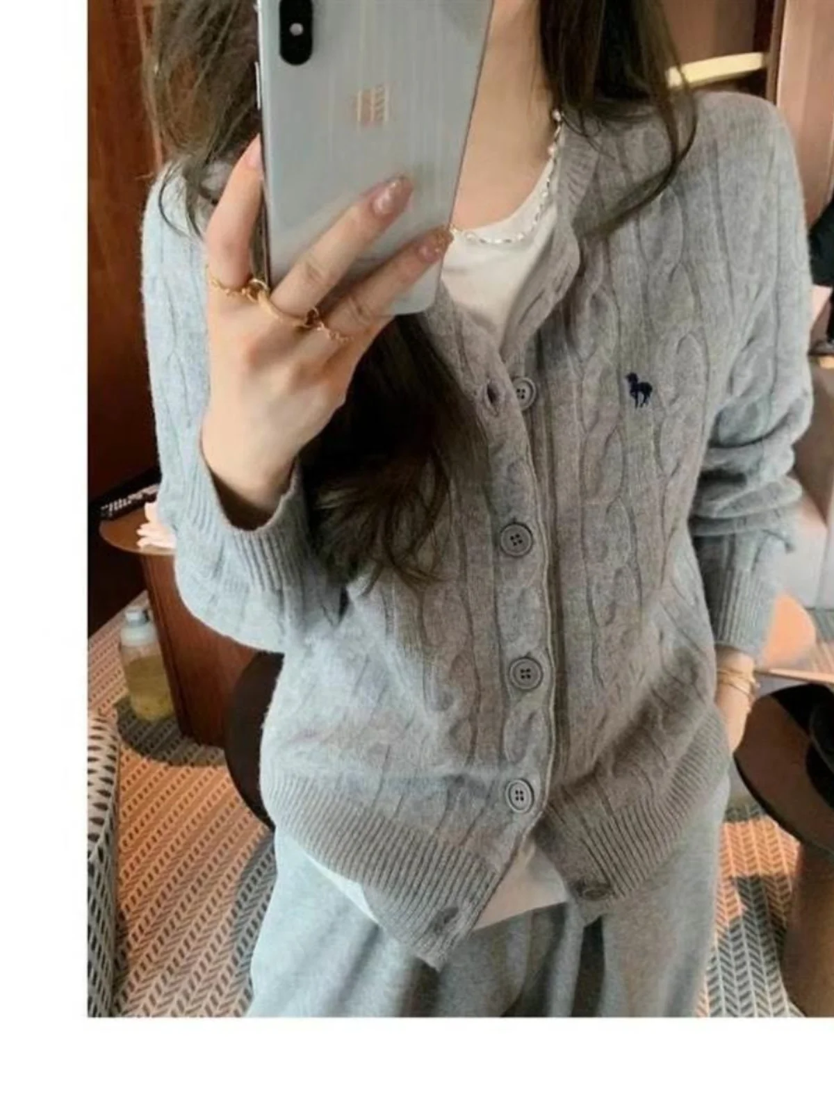 Шерстяной вязаный кардиган с круглым вырезом женский осенне-зимний свитер в