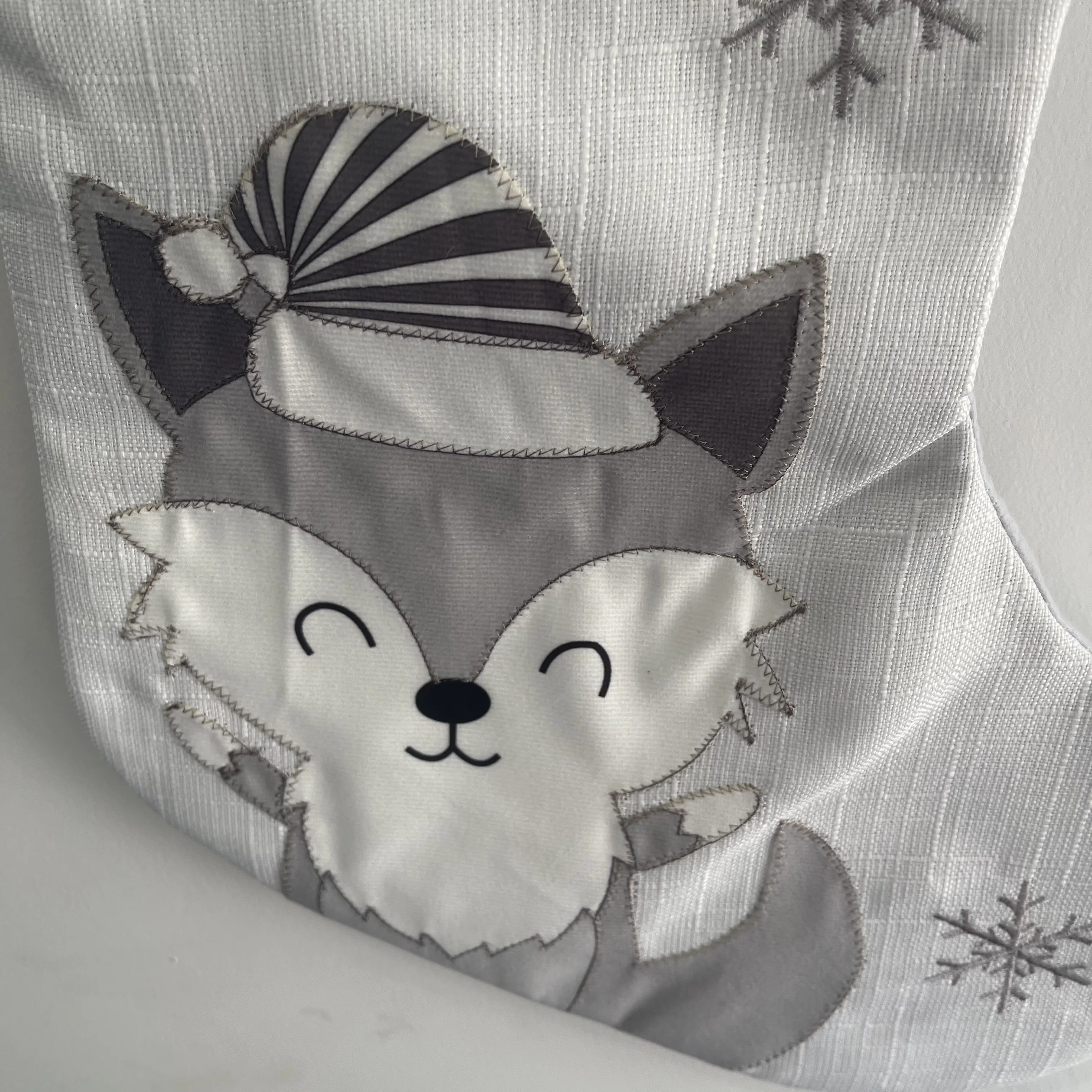 Персонализированные белые рождественские чулки из искусственного меха с именем